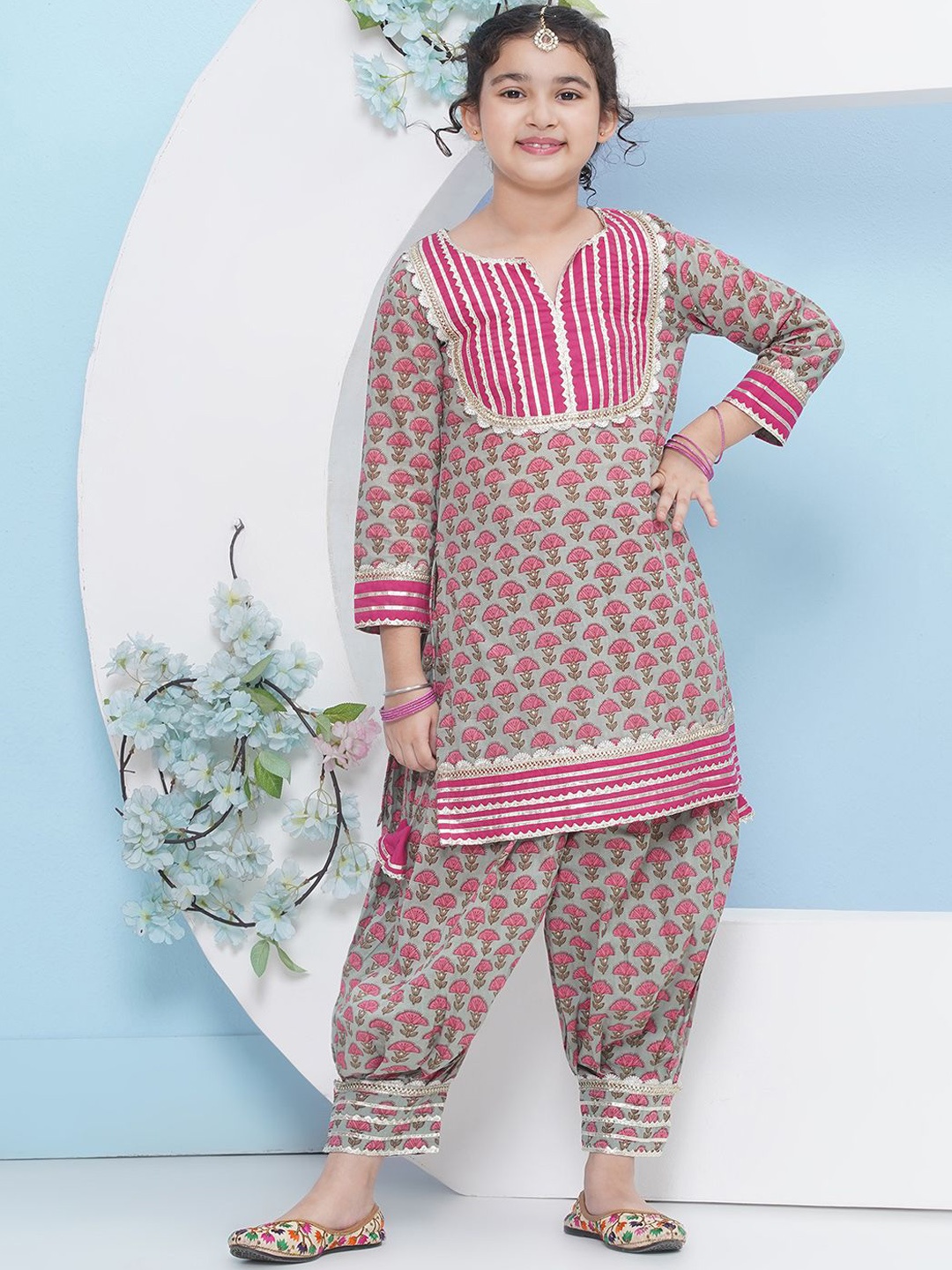 

Bitiya by Bhama Girls Ethnic Motifs Printed Regular Gotta Patti Pure Cotton Kurta with Salwar, Green