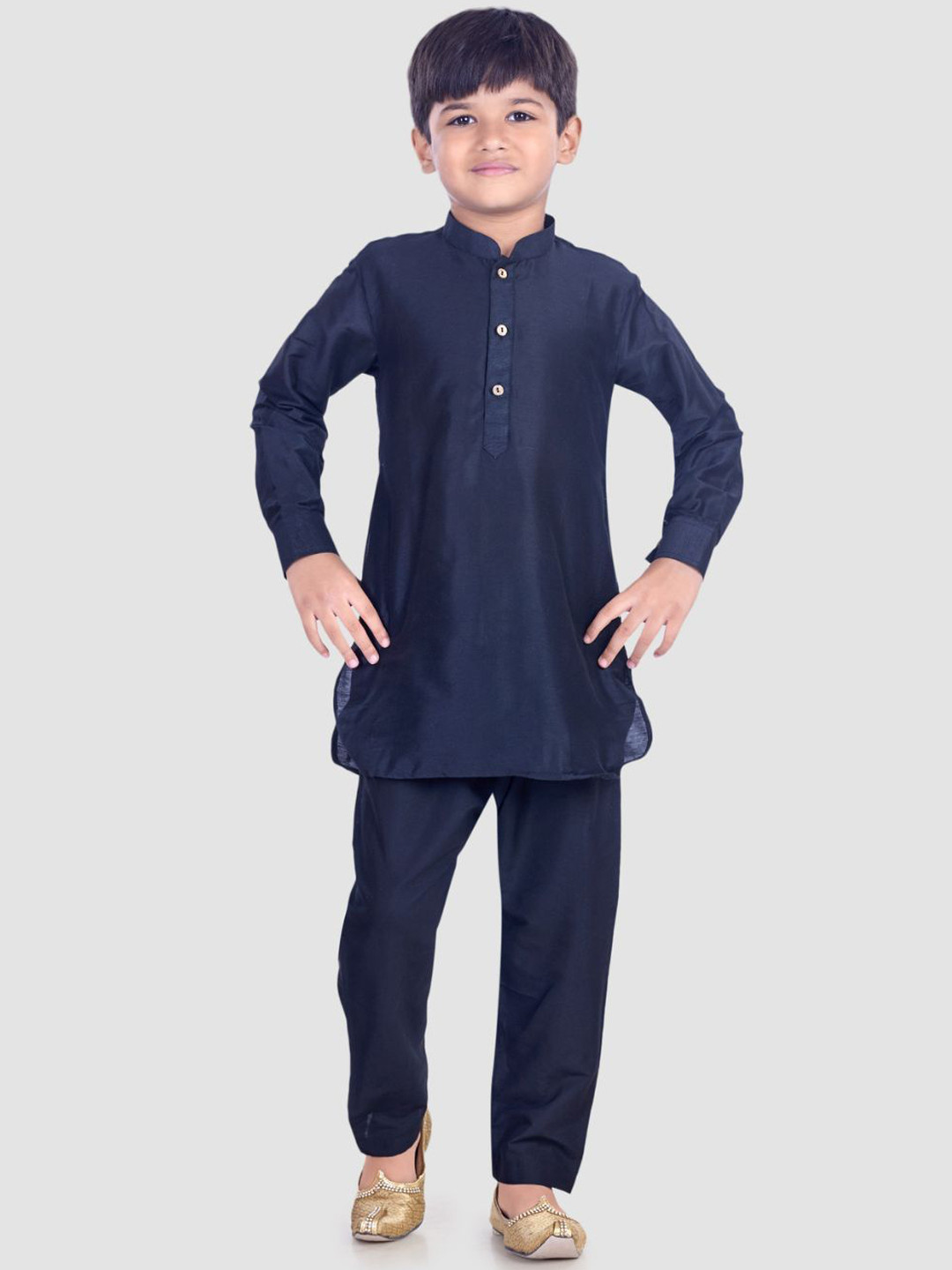 

Pehanaava Boys Regular Thread Work Kurta with Pyjamas, Navy blue