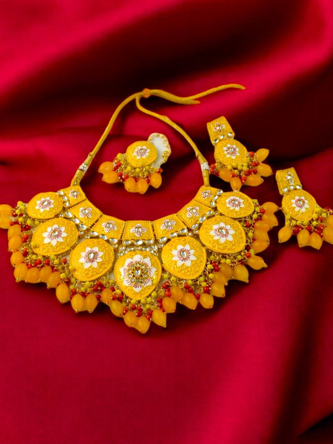 

TISHUL JEWELS Gold-Plated Stone-Studded & Beaded Jewellery Set