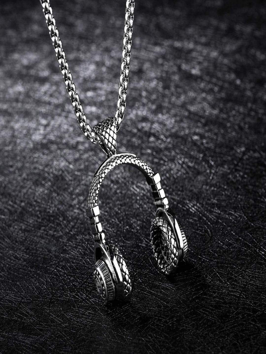 

DressBerry Silver-Plated Contemporary Pendants with Chains