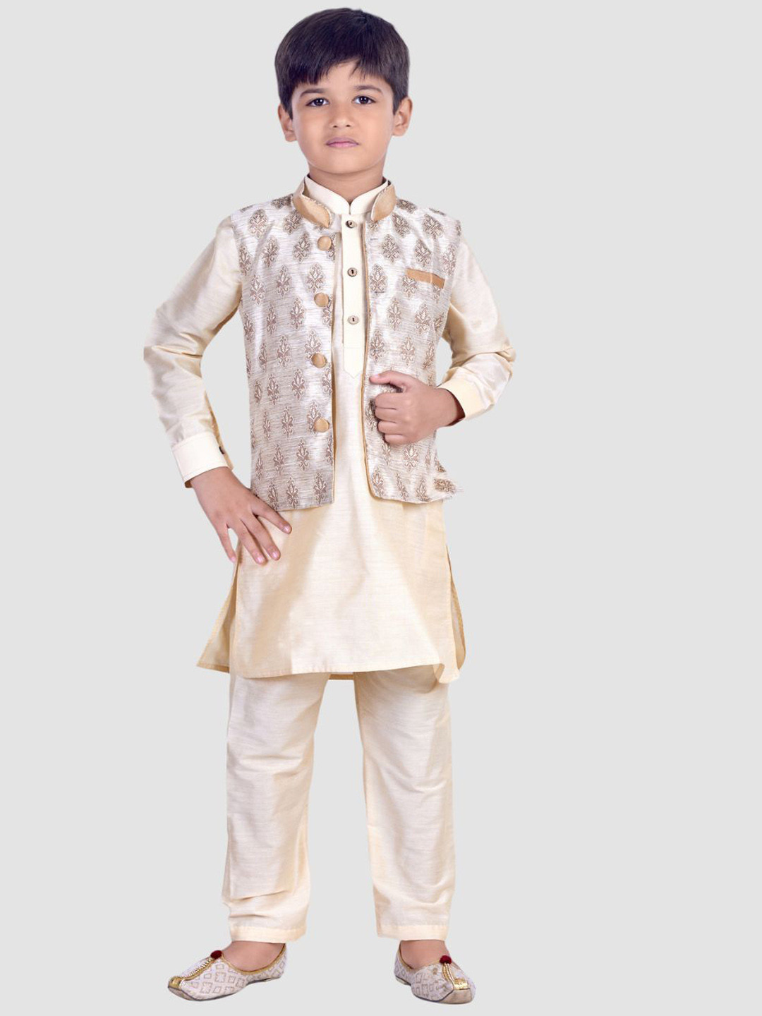 

Pehanaava Boys Ethnic Motifs Regular Thread Work Kurta with Pyjamas, Beige