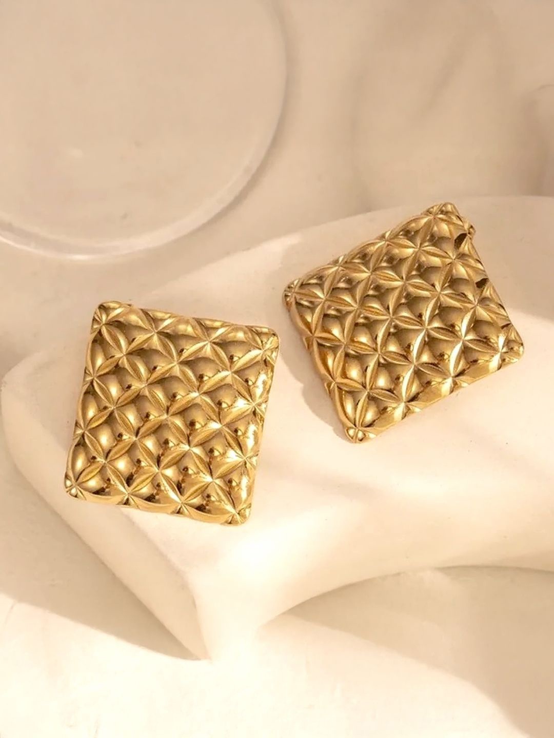 

PRIVIU Square Studs Earrings, Gold