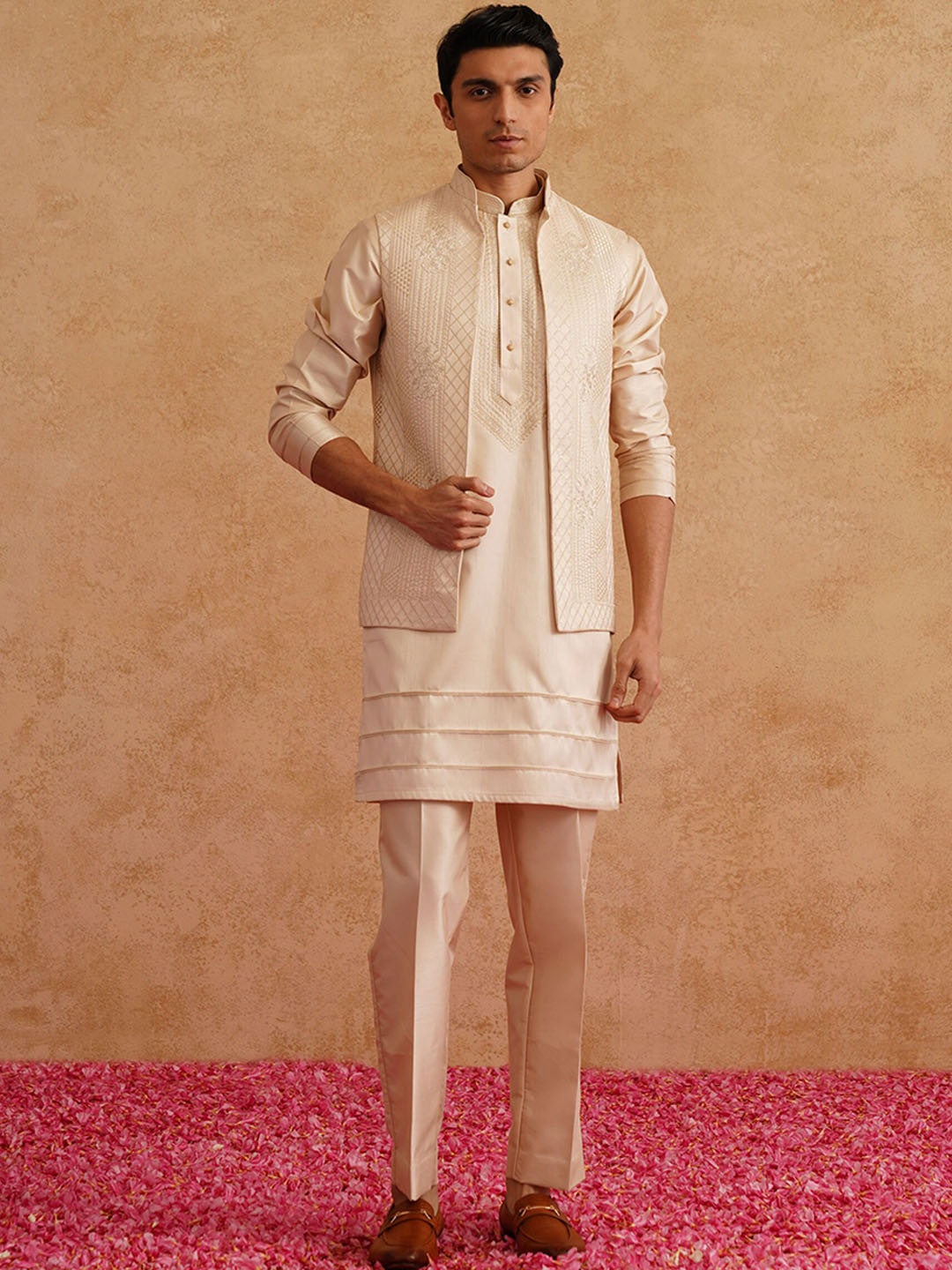 

Denis Parkar Men Floral Embroidered Regular Thread Work Kurta with Trousers, Cream