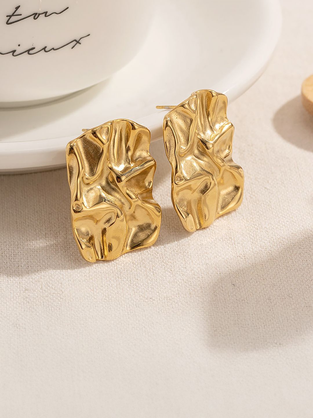 

PRIVIU Quirky Studs Earrings, Gold