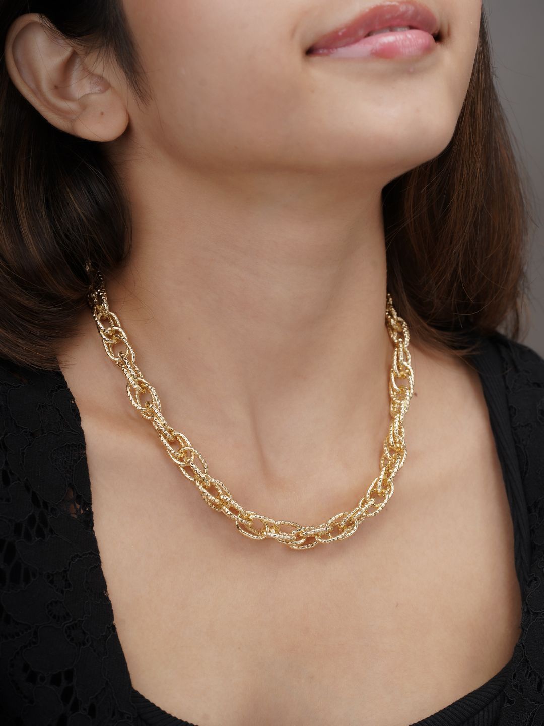 

AARSEE OFFICIAL Anti-Tarnish 22KT Gold-Plated Majestic Bound Chain Necklace