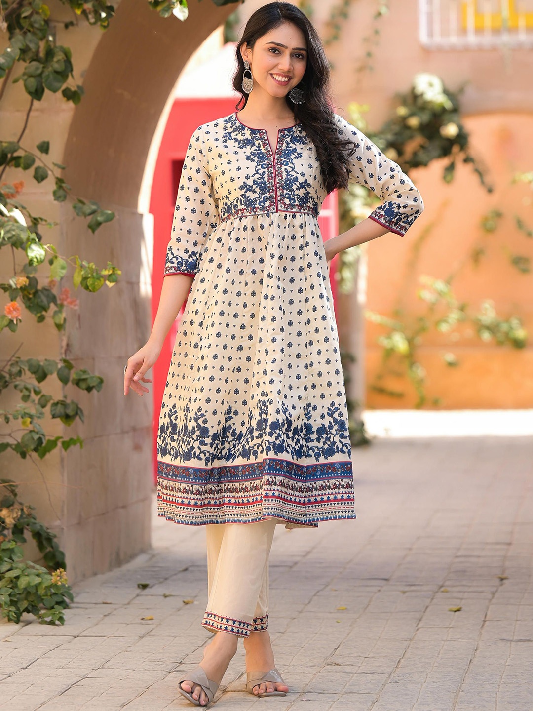 

Juniper Floral Printed Kurta & Trouser With Dupatta, Beige