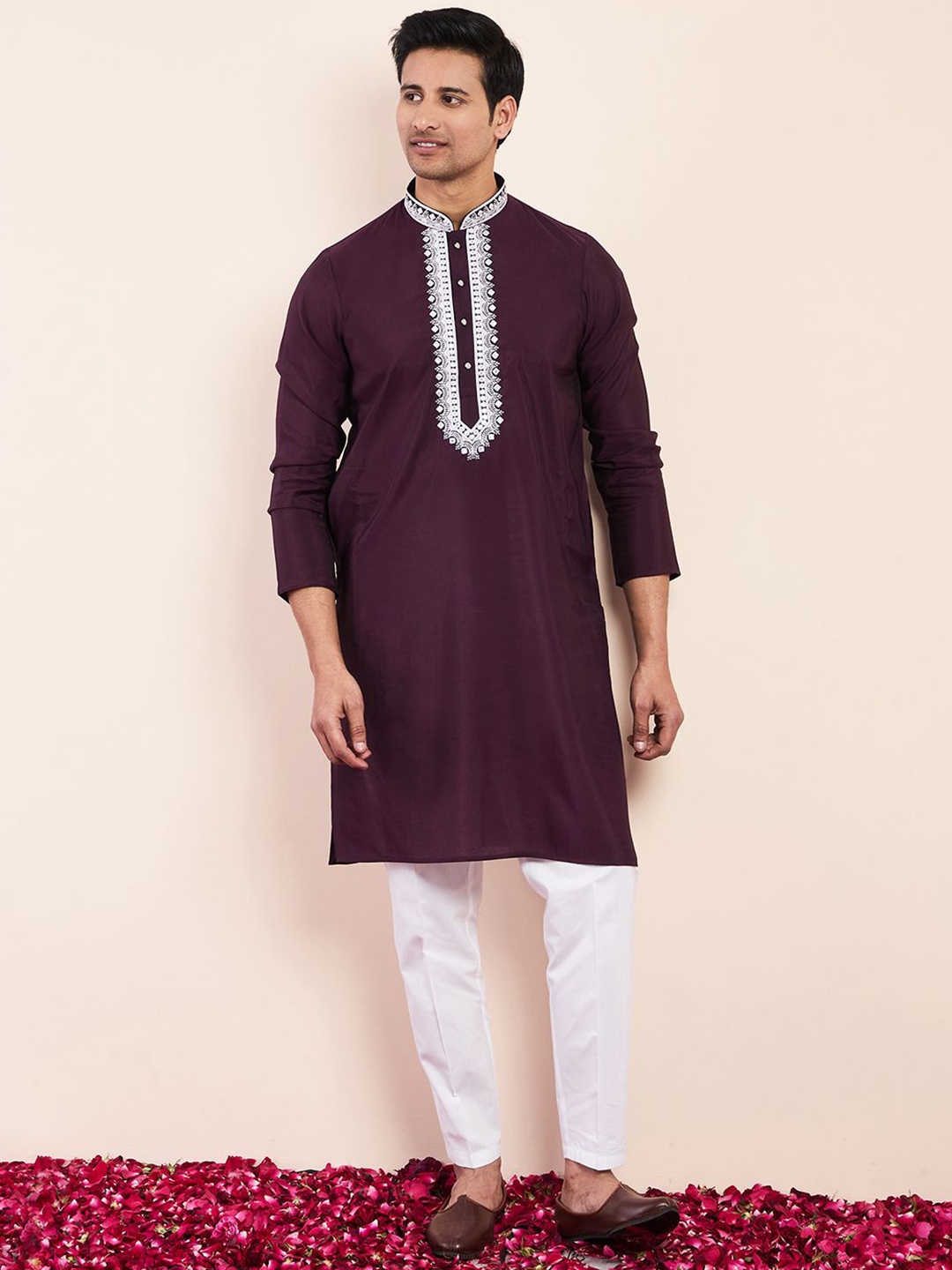 

Satwaa Floral Yoke Design Chikankari Mandarin Collar Cotton Silk Straight Kurta, Violet