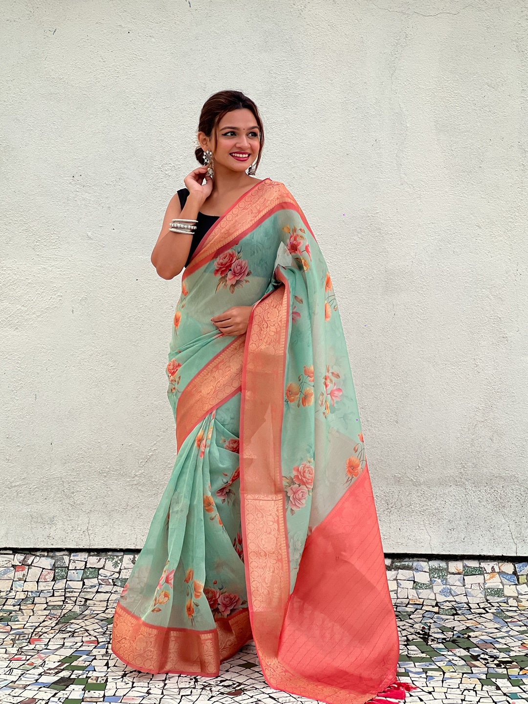 

Rangtulika Ethnics Floral Printed Zari Saree, Turquoise blue
