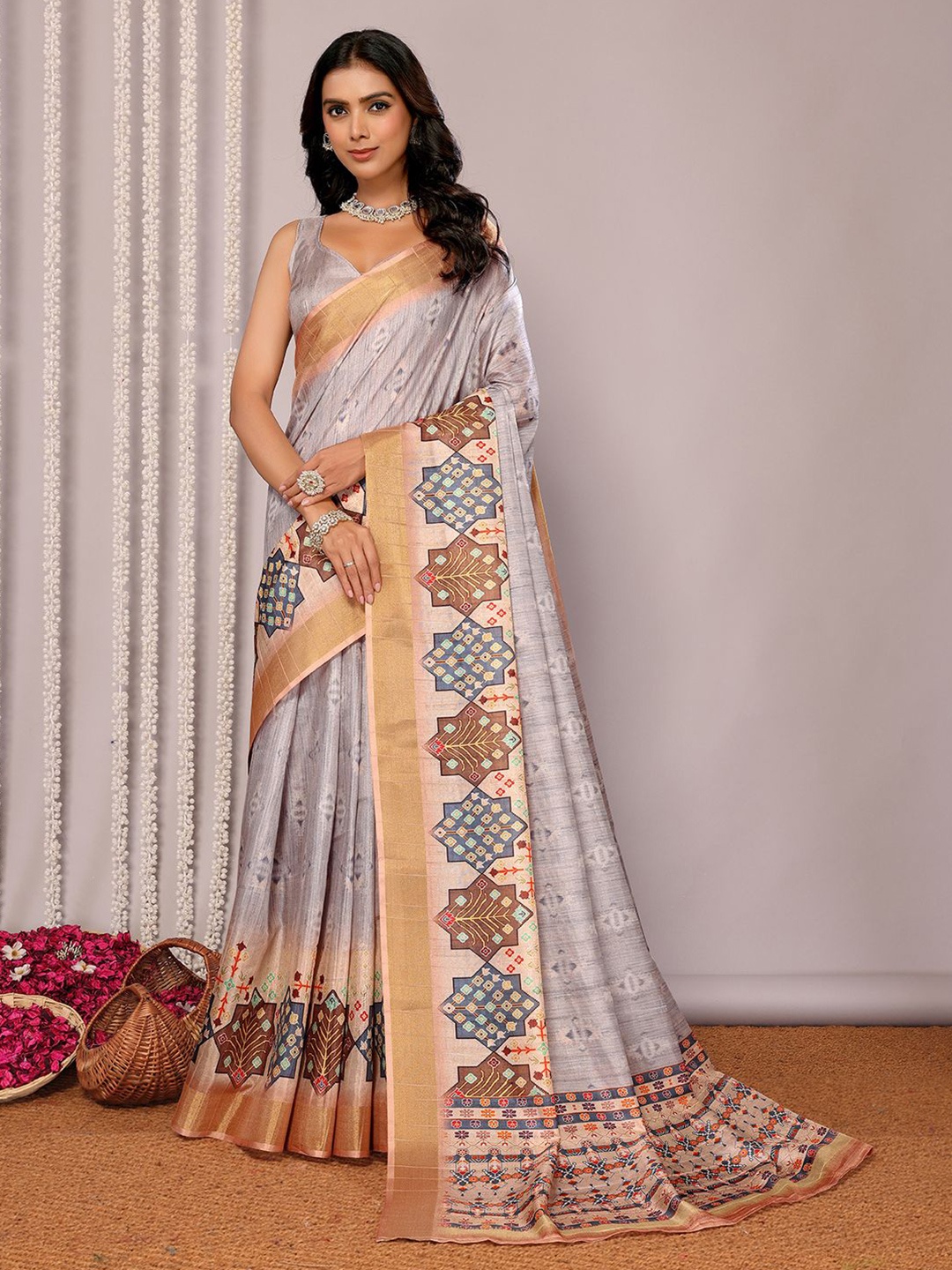 

Janasya Women Beige Chanderi Silk Ethnic Print Saree with Unstitched Blouse Piece