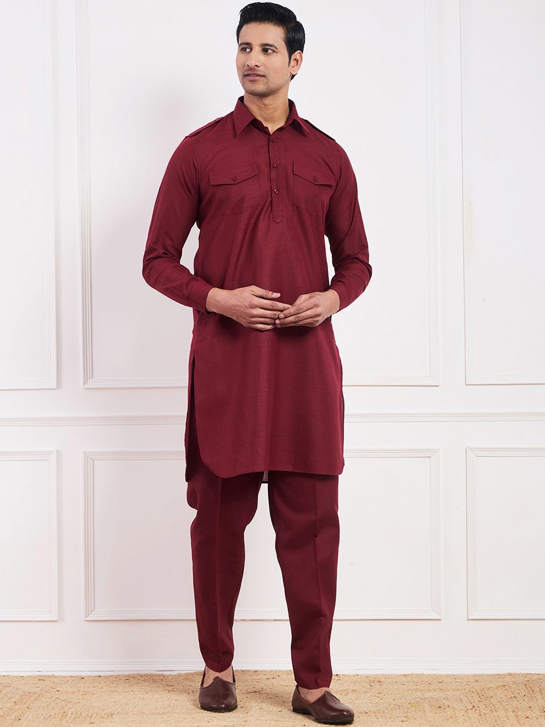 

Satwaa Shirt Collar Double Pocket Pathani Kurta with Trousers, Maroon