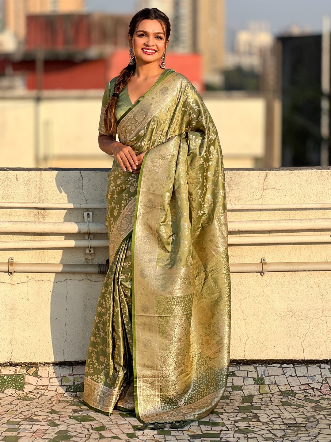 

Rangtulika Ethnics Woven Design Zari Banarasi Saree, Green