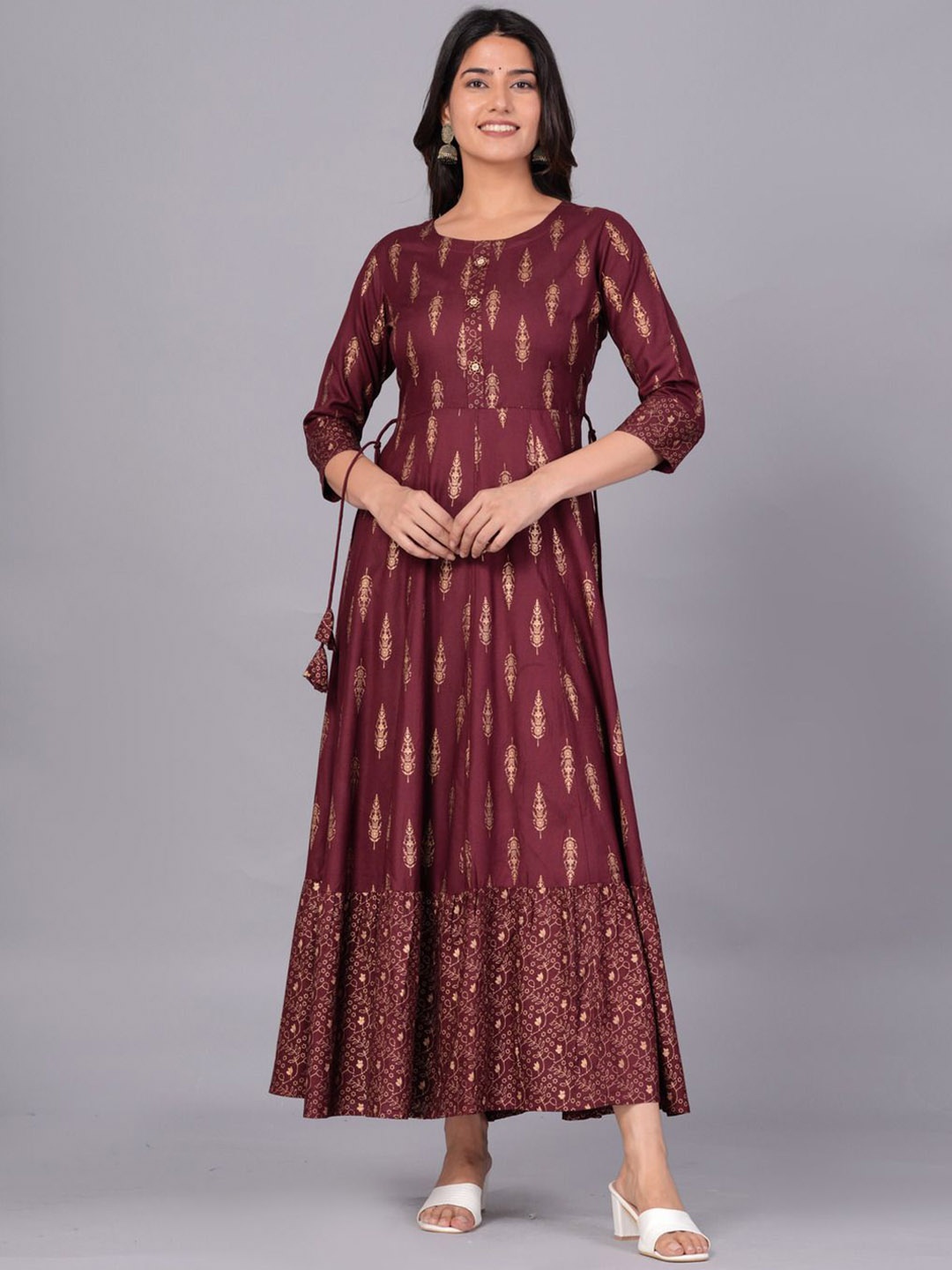 

Da Vastraagaar Women Floral Printed Sequinned Anarkali Kurta, Maroon