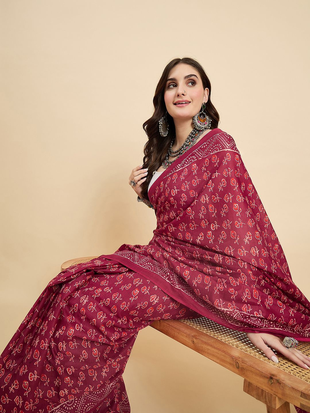 

Sangria Floral Printed Bhagalpuri Saree with Unstitched Blouse, Red