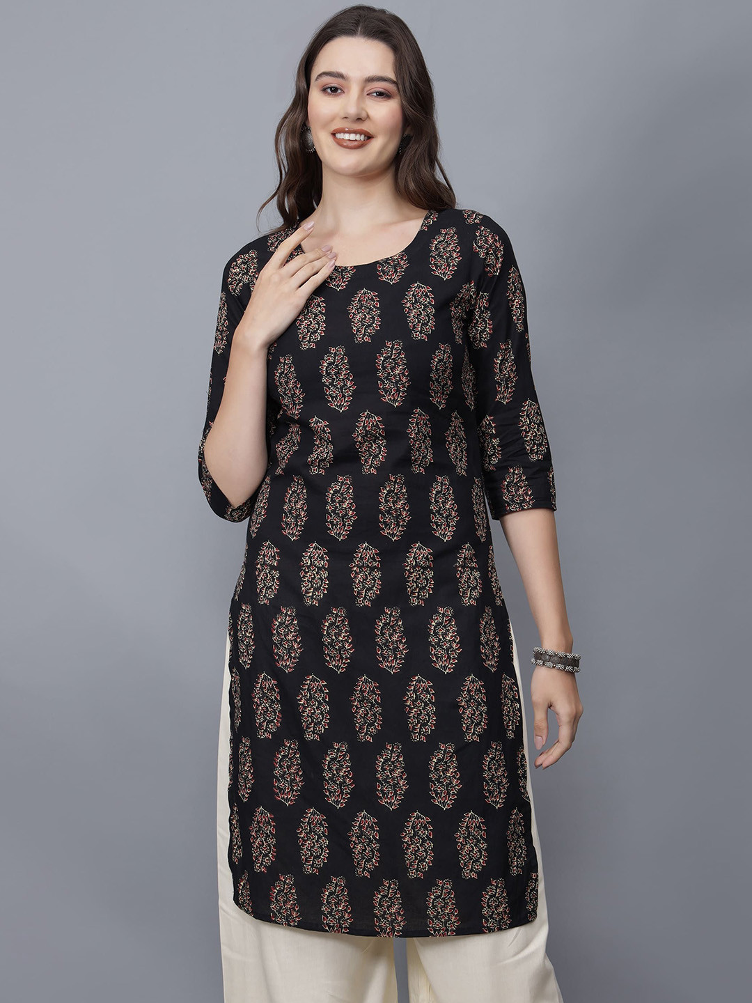 

ETRAANA Floral Printed Round Straight Kurta, Black