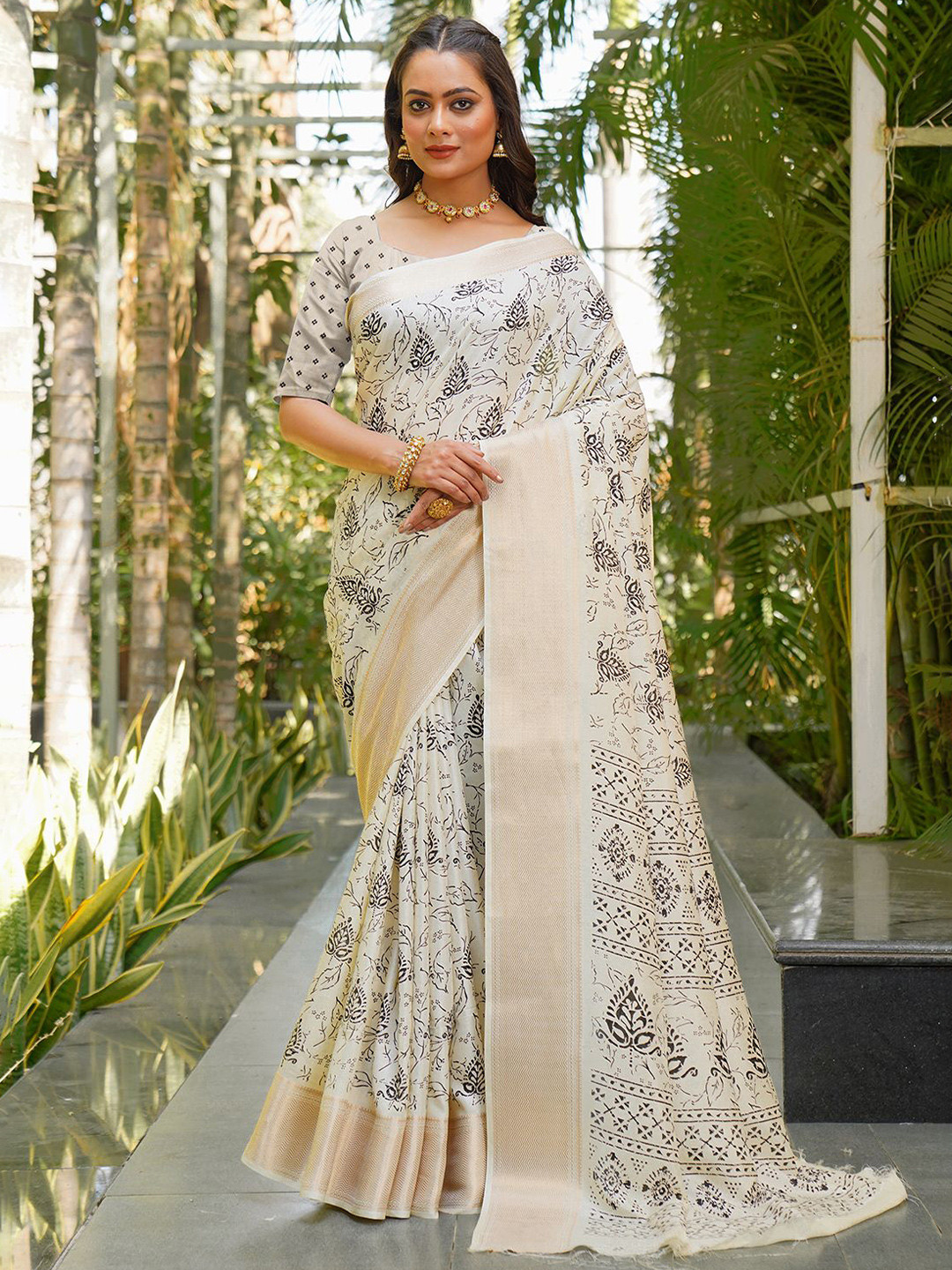 

NIRMAL CREATION Saree, Black