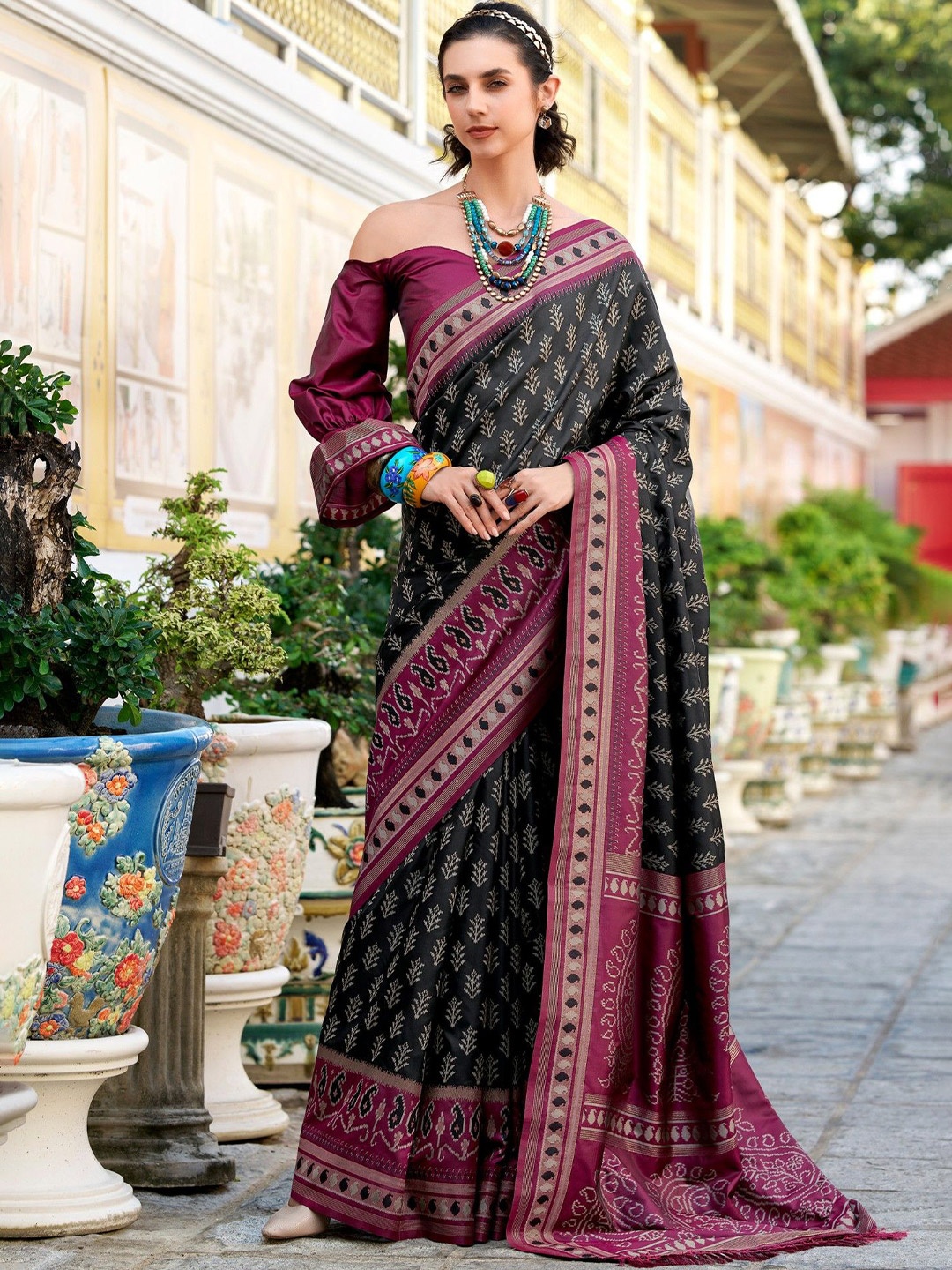 

MySilkLove Ethnic Motifs Zari Silk Blend Banarasi Saree, Black