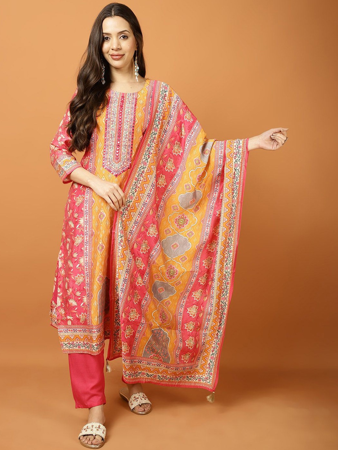 

Meena Bazaar Printed Kurta & Trousers With Dupatta Set, Pink