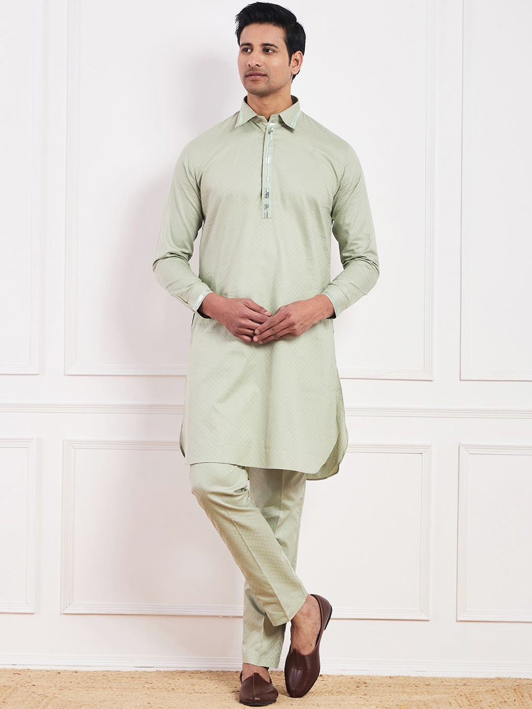 

Satwaa Geometric Self Design Shirt Collar Pathani Kurta with Trousers, Green