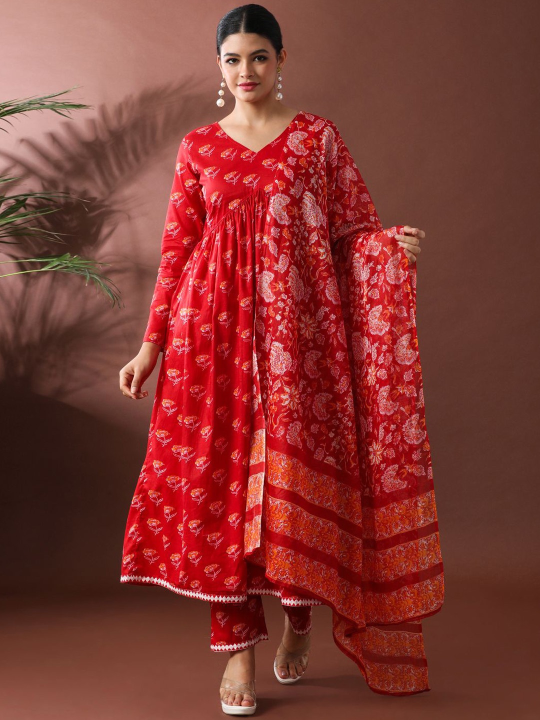 

Jaipur Kurti Women Floral Printed Empire Pure Cotton Kurta with Trousers & With Dupatta, Red