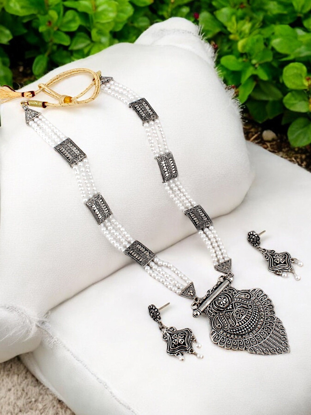 

LUCKY JEWELLERY Oxidised & Beaded Long Jewellery Set, Silver