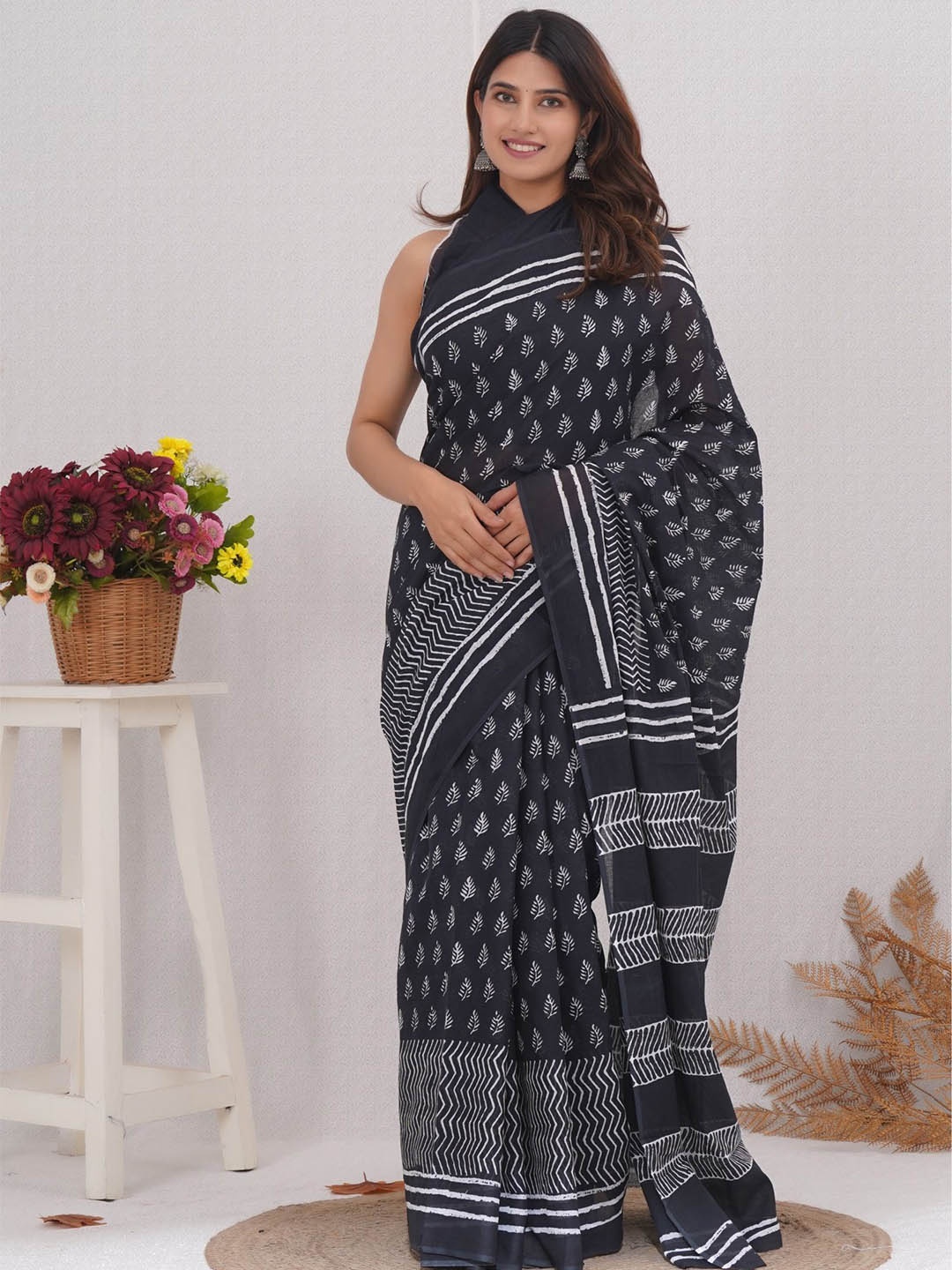 

Vanedik Floral Pure Cotton Block Print Saree, Black