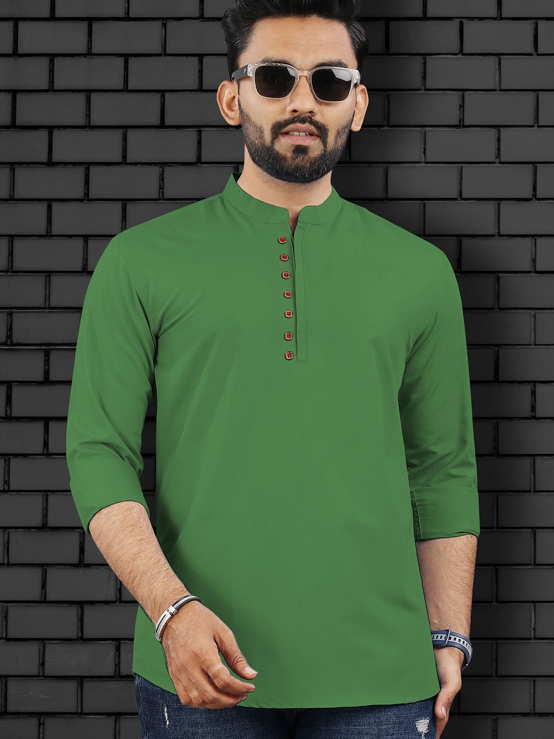 

VeBNoR Men Checked Thread Work Kurta, Green