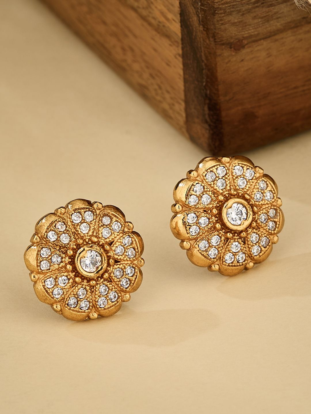 

ATIBELLE Contemporary Studs Earrings, White