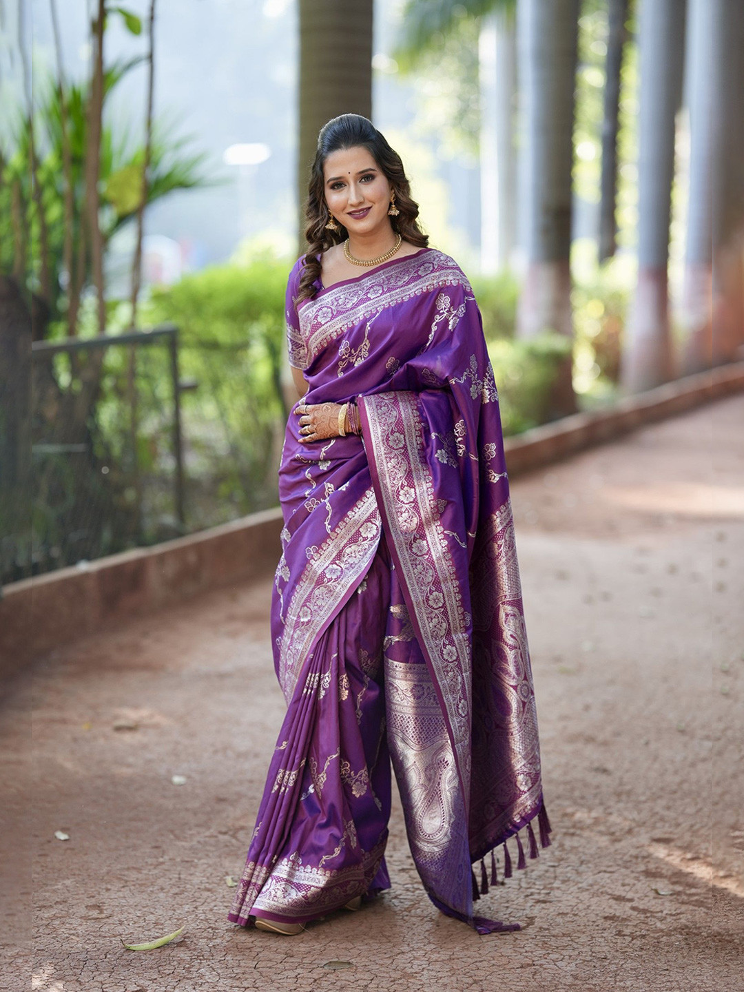 

Rangtulika Ethnics Woven Design Zari Banarasi Saree, Purple