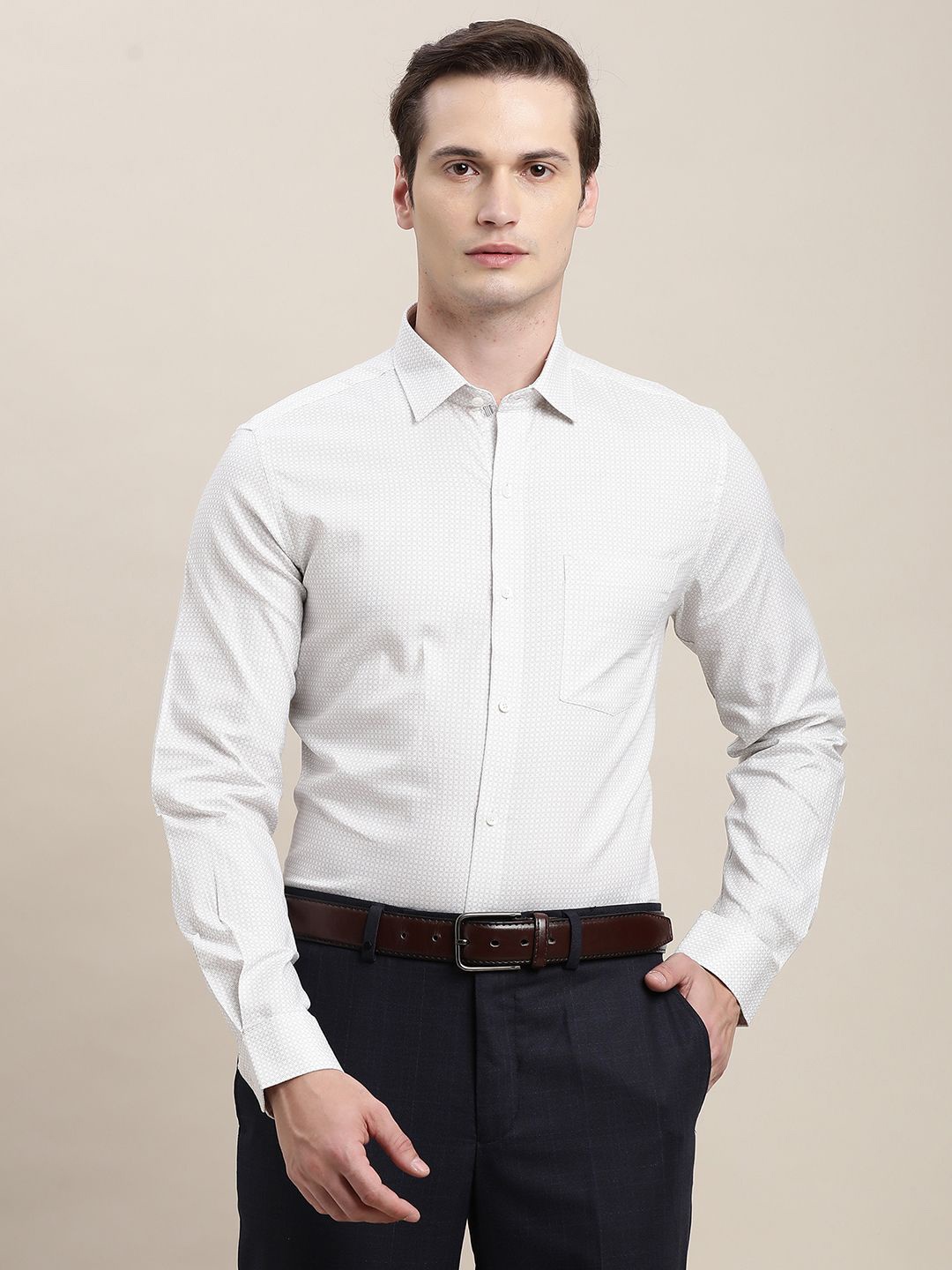 

Turtle Men Standard Regular Fit Spread Collar Textured Cotton Formal Shirt, Off white
