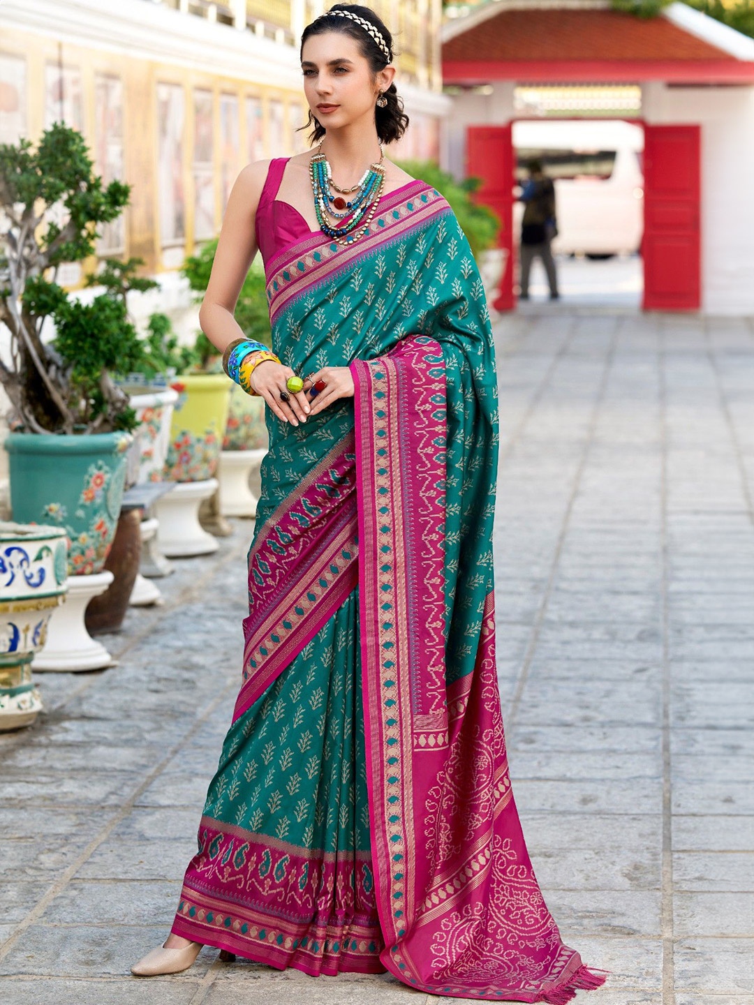 

MySilkLove Woven Design Zari Silk Blend Banarasi Saree, Green