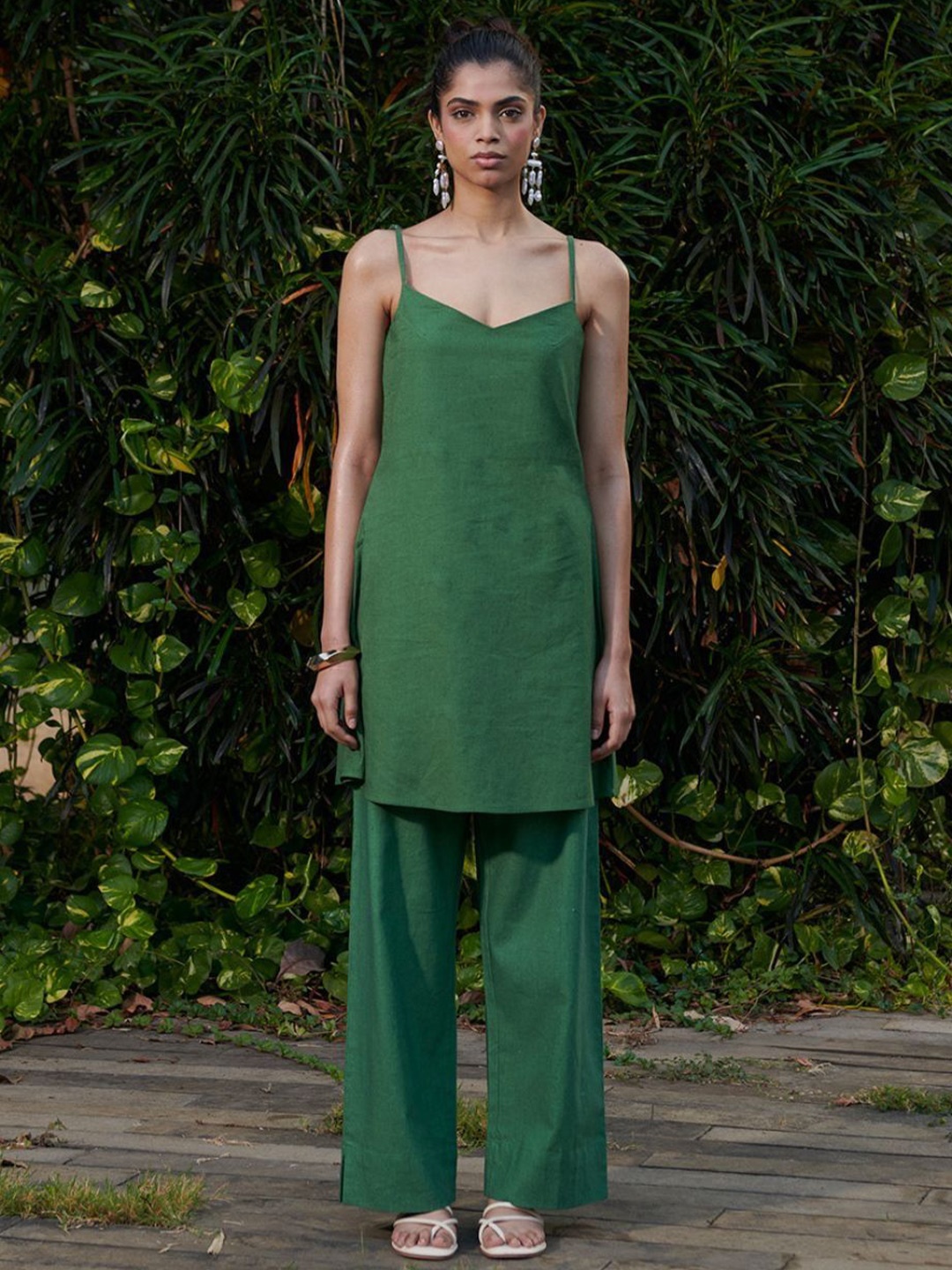 

Saphed V-Neck Sleeveless Sleeve Tunic With Trouser Co-Ords, Green