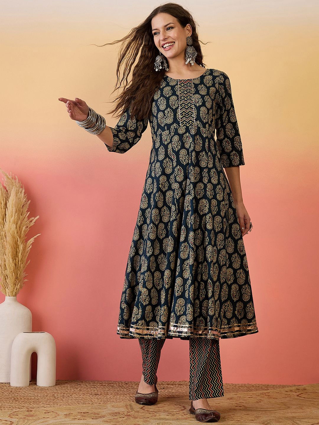 

FASHION DREAM Women Floral Printed Regular Gotta Patti Kurta with Trousers, Navy blue