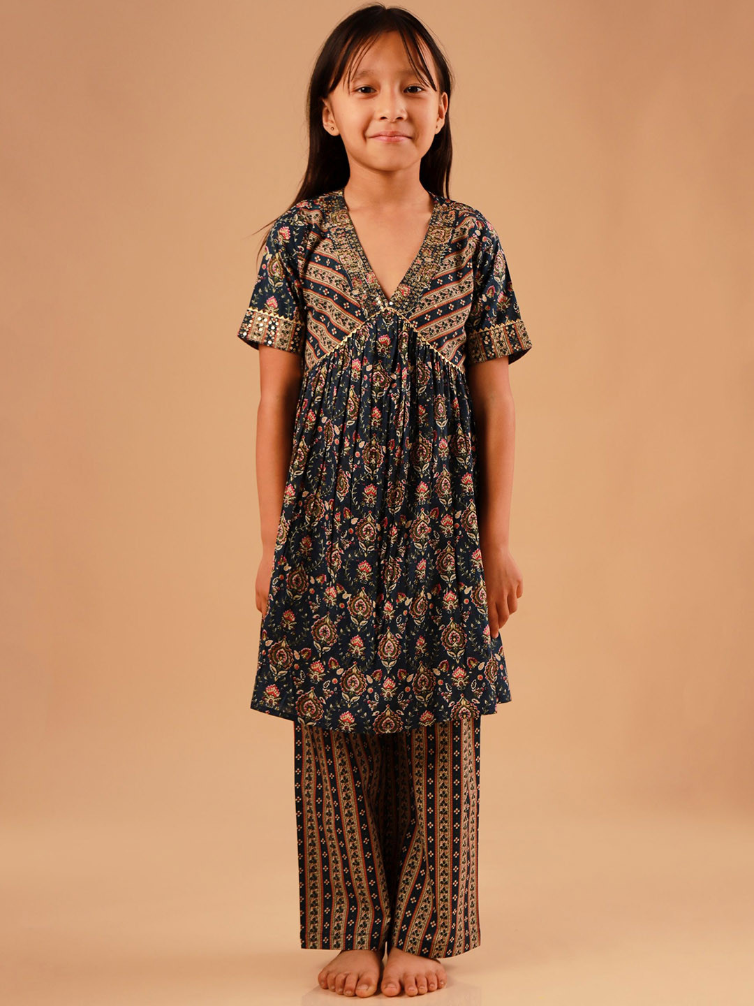 

Sangria Girls Floral Printed Pure Cotton A-Line Kurta With Trousers, Navy blue