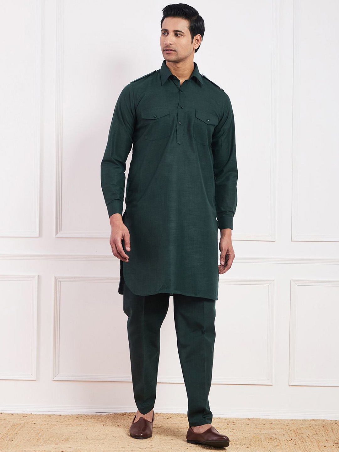 

Satwaa Shirt Collar Double Pocket Pathani Kurta with Trousers, Green