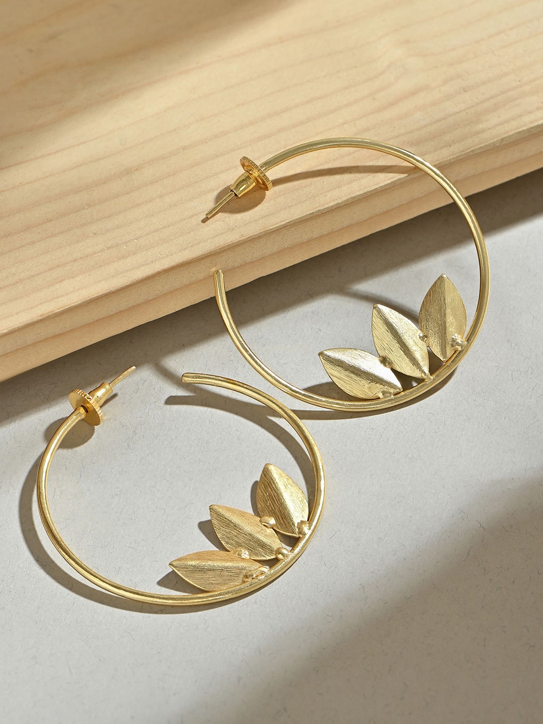 

Fida Floral Studs Earrings, Gold
