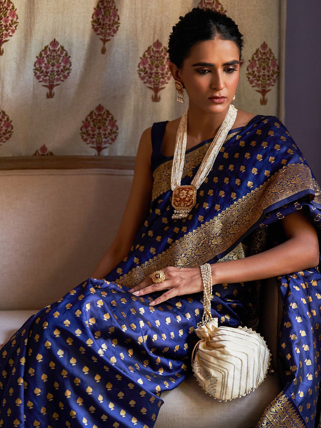 

Janasya Ethnic Motifs Zari Silk Blend Ready to Wear Saree, Navy blue