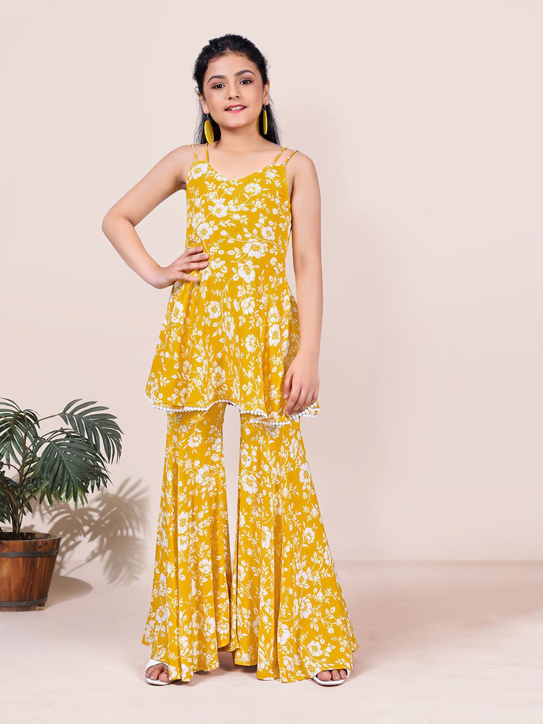 

YK Girls Floral Printed Top & Sharara Set, Yellow