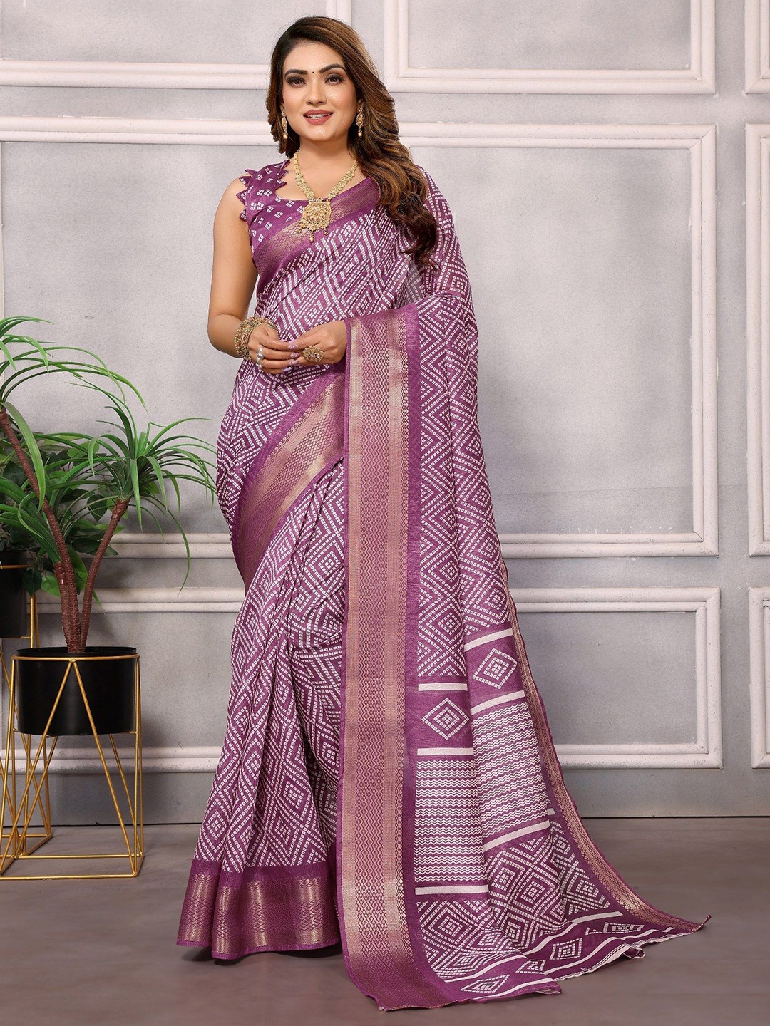 

Moda Rapido Bandhani Saree, Purple