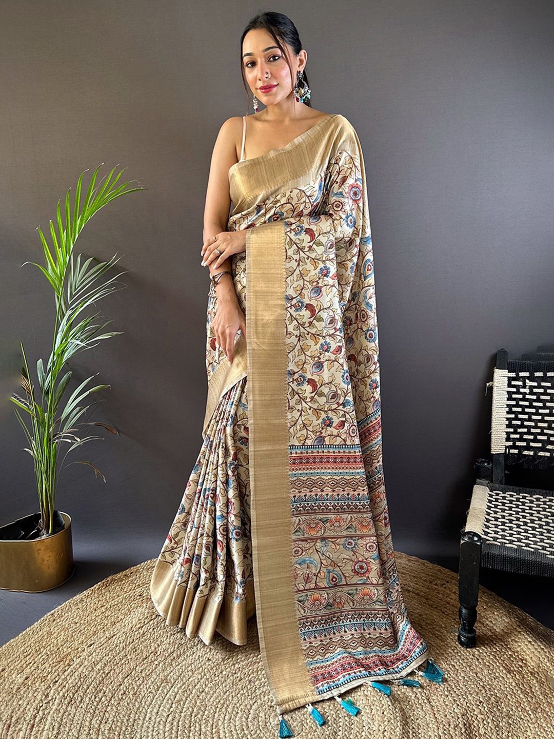 

Rangtulika Ethnics Floral Printed Zari Tussar Saree, Cream