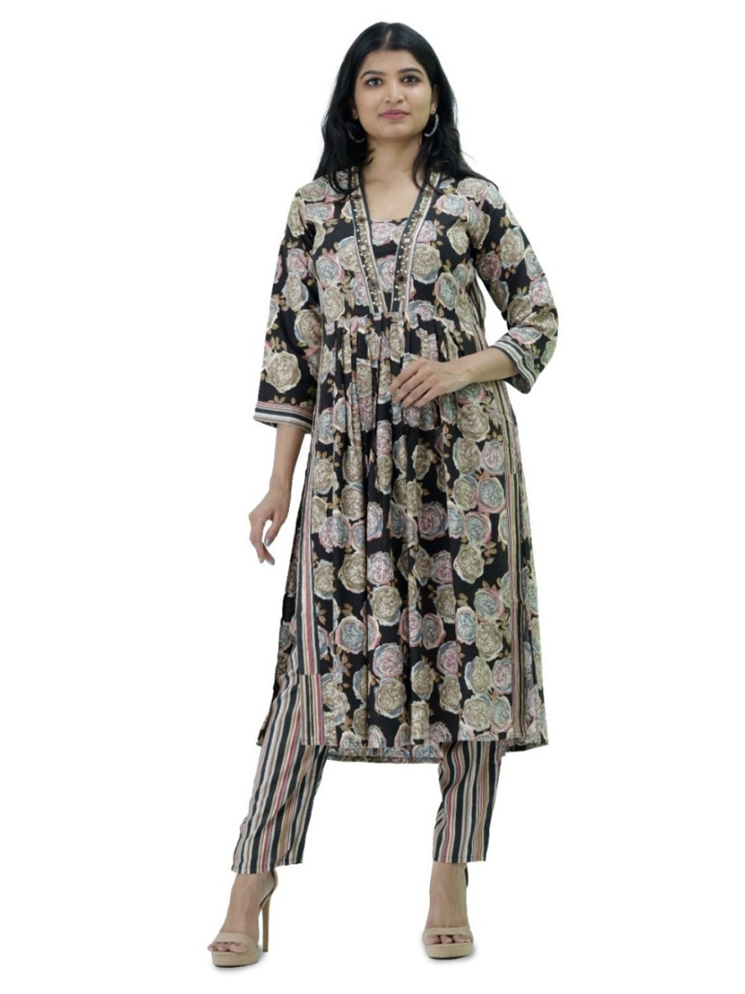 

Silselah Women Floral Printed Regular Kurti with Trousers, Black