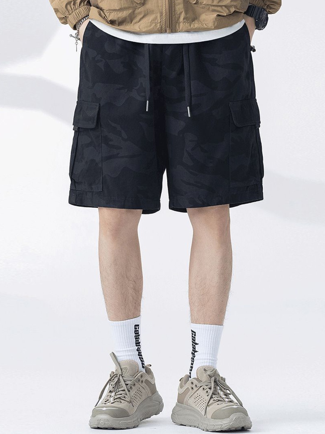 

StyleCast x Revolte Men Printed Loose Fit Outdoor Cargo Shorts, Black