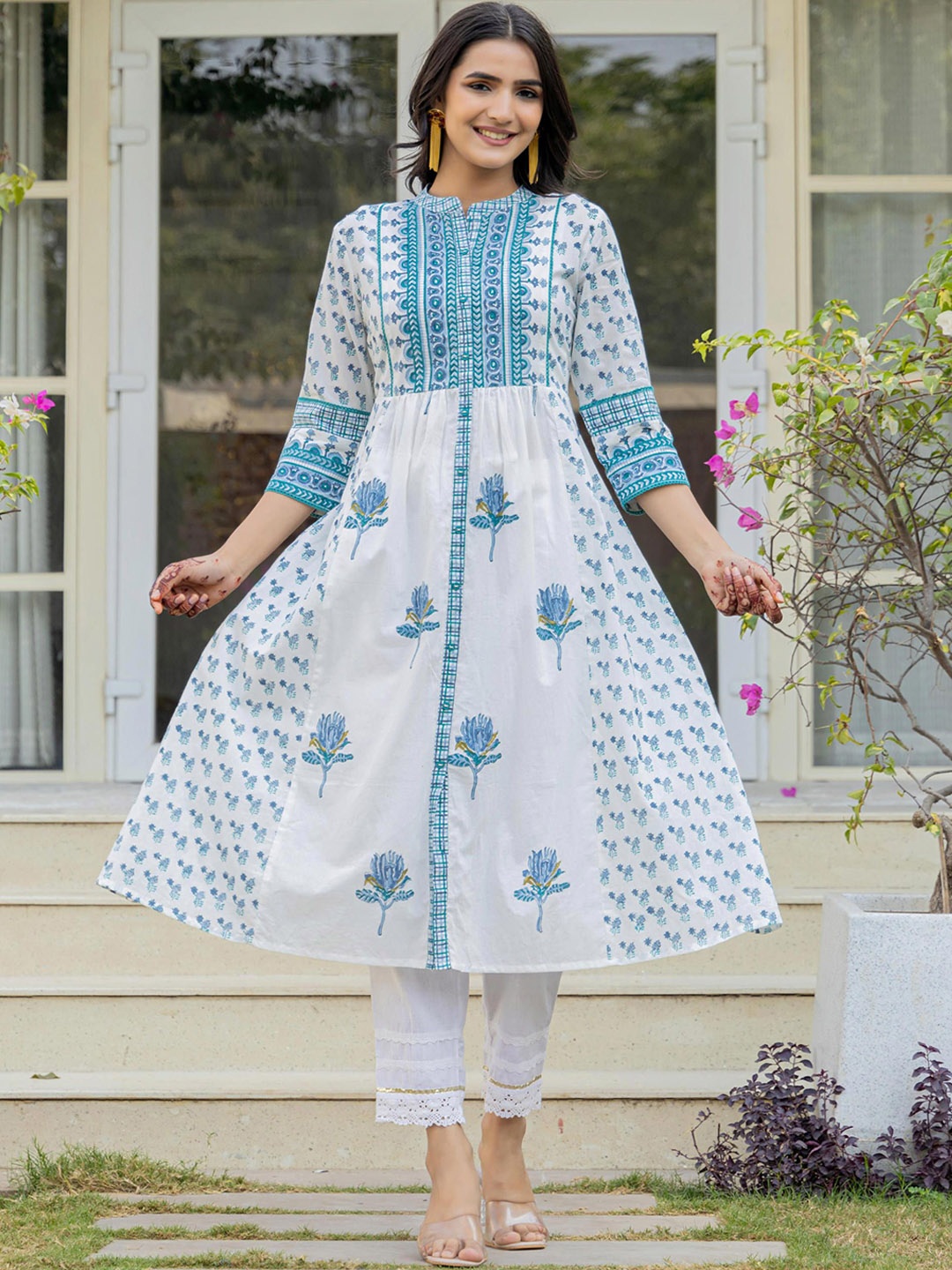 

Juniper Women Floral Printed Flared Sleeves Thread Work Kurta, White