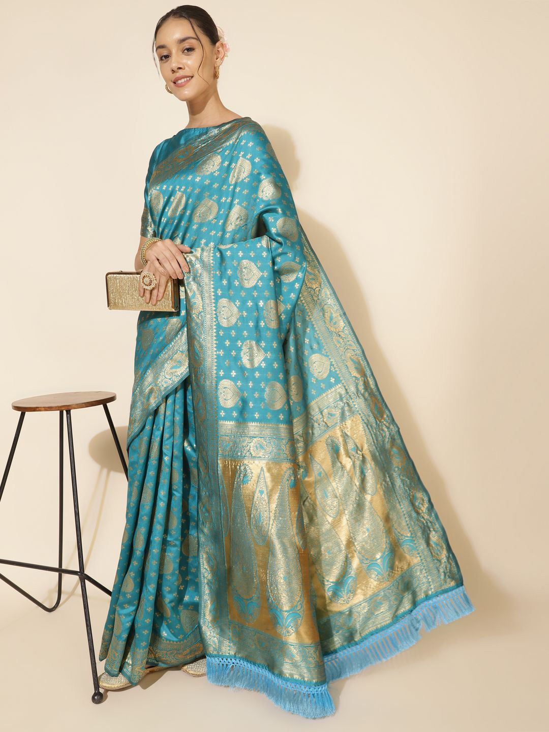 

Janasya Women Turquoise Blue Banarasi Silk Woven Saree with Unstitched Blouse Piece
