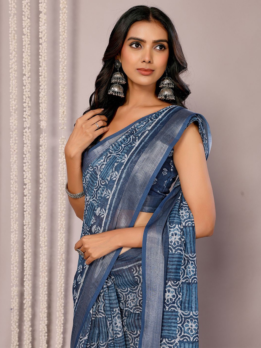 

Janasya Navy Blue Linen Blend Block Print Printed Daily Wear Saree with Blouse Piece