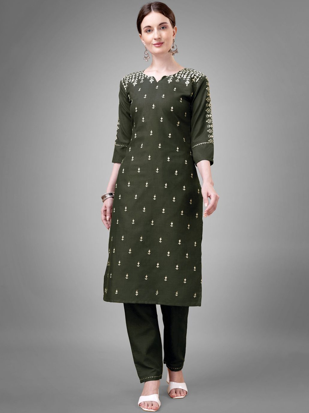 

HERE&NOW Women Ethnic Motifs Embroidered Regular Kurta with Churidar, Green