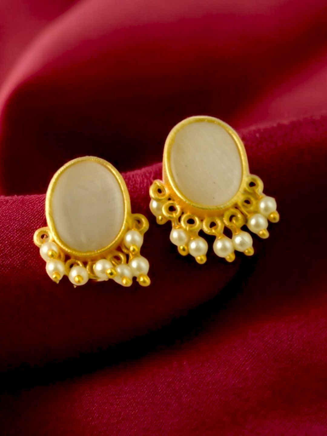 

TISHUL JEWELS Gold-Plated Artificial Stones Studded Classic Antique Studs, Off white