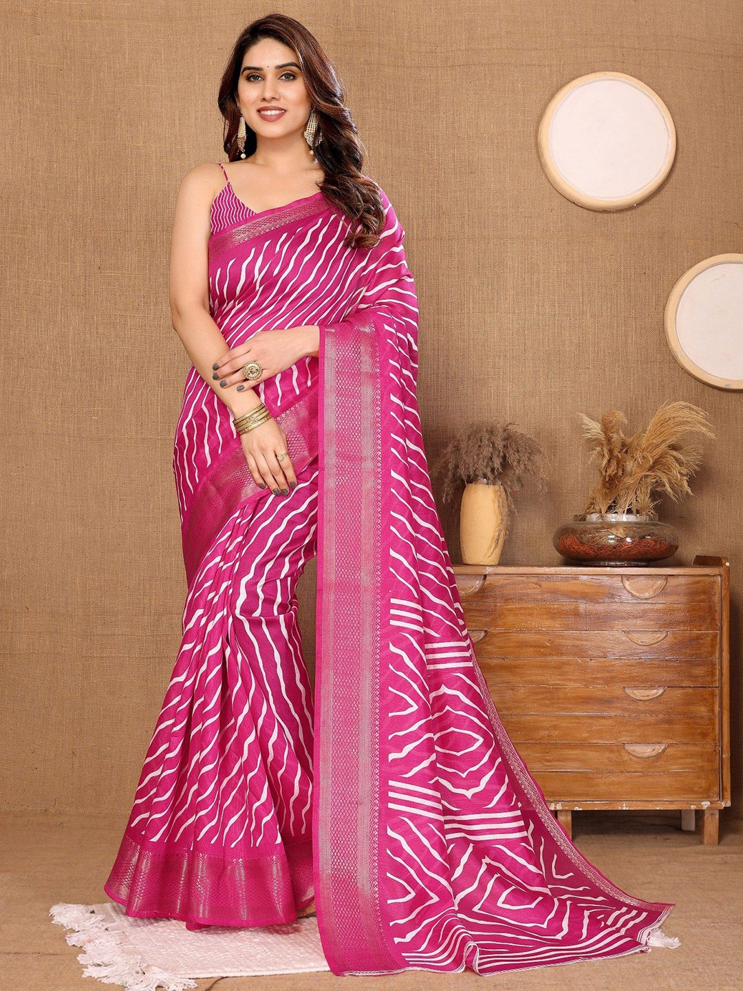 

Moda Rapido Leheriya Zari Saree, Pink