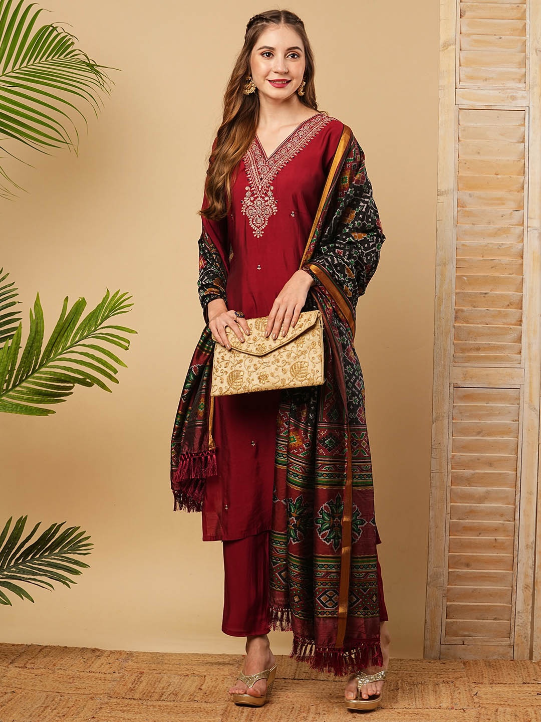 

FASHOR Women Ethnic Motifs Embroidered Regular Kurta with Trousers & With Dupatta, Maroon