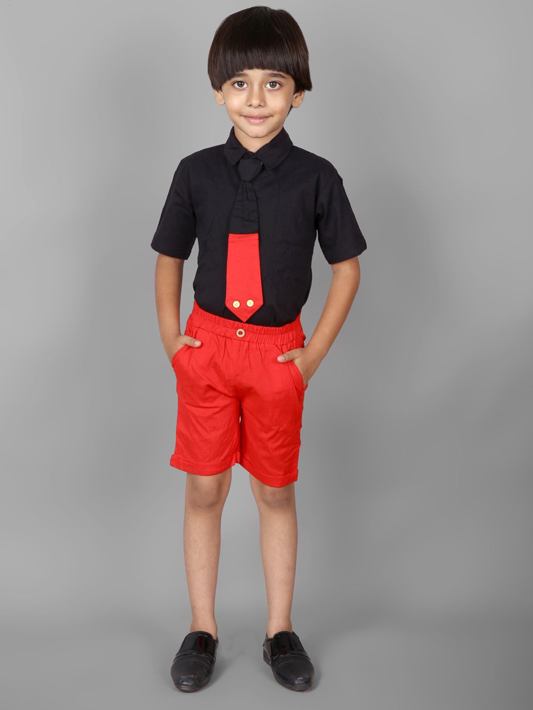 

MAYNEISHA Unisex Kids T-shirt with Shorts, Black