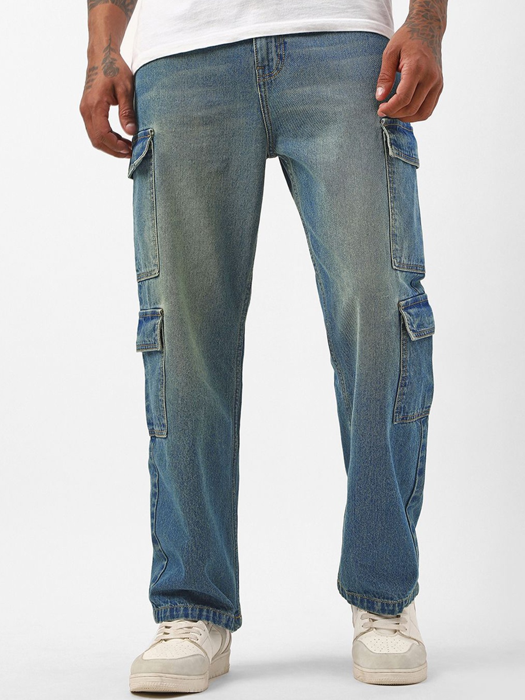 

Bewakoof Men Straight Fit Low Distress Light Fade Jeans, Blue
